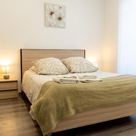 A L'Ombre Du Pin "1" - Ground-Floor T3 Near Disneyland And Paris, 1-6 Guests ル・パン エクステリア 写真