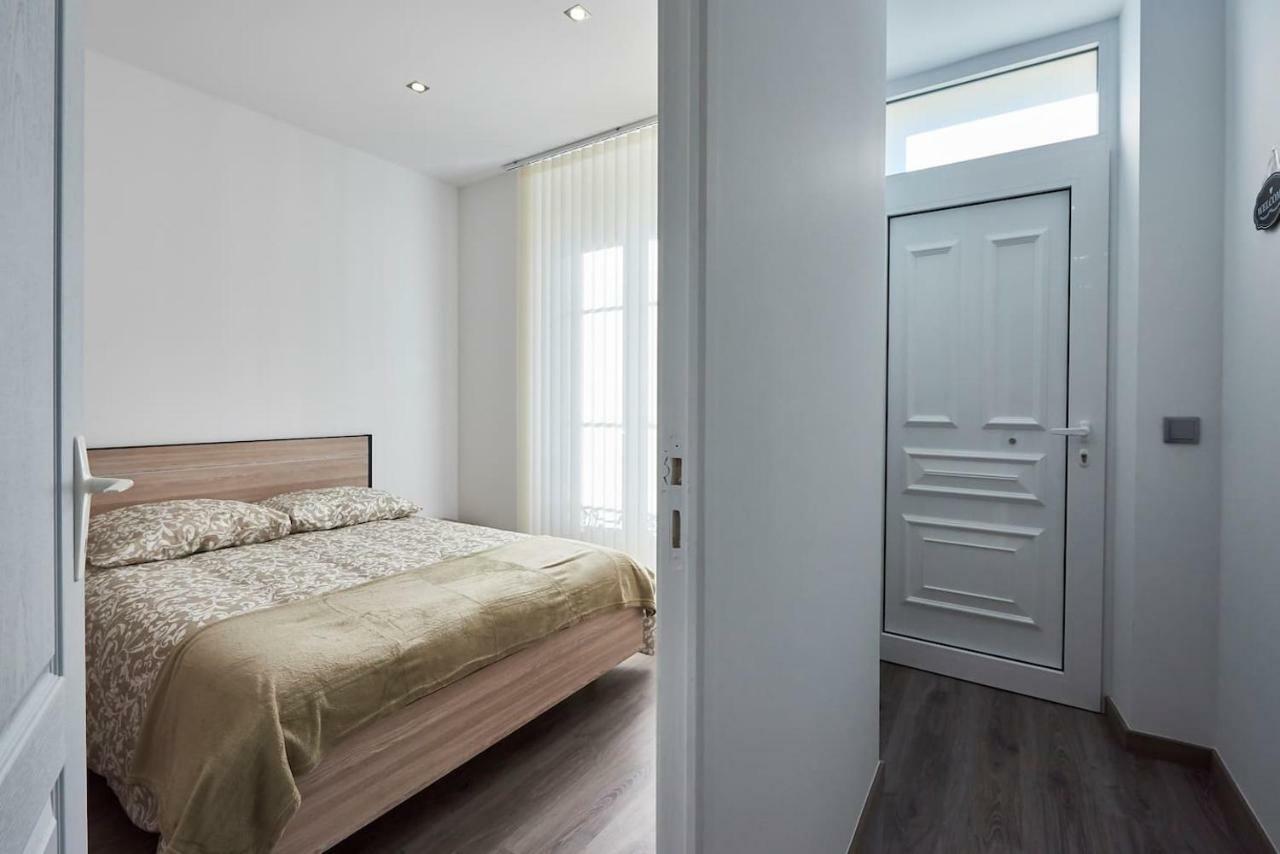 A L'Ombre Du Pin "1" - Ground-Floor T3 Near Disneyland And Paris, 1-6 Guests ル・パン エクステリア 写真